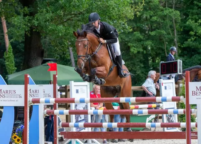 Paardenspringen met Florian Horsefood, gezond en natuurlijk paardenvoer.