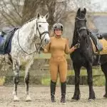 Florian Horsefood: Gezonde Paardenvoeding Twee paarden met ruiter, Florian Horsefood Powered by Nature.